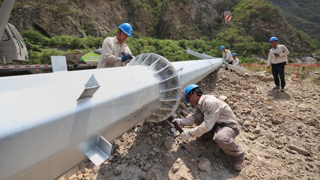 加纳乔本场数据：0射门，2抢断，13次对抗仅4次成功，评分6.4分